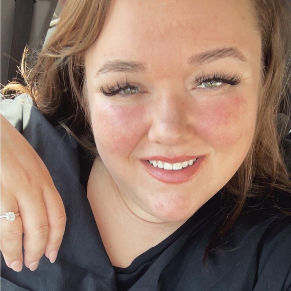 Heyyy! It’s Linzy, your new fave posher 💁🏻‍♀️ - Picture 8 of 8